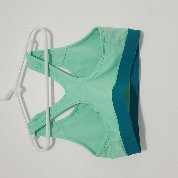 DRI-FIT sports bra - Picture 2 of 4